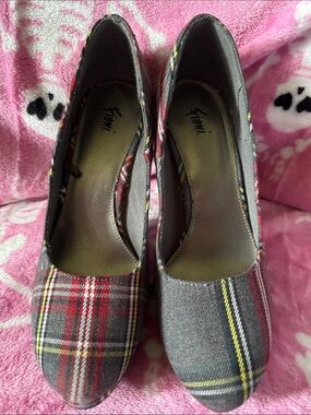 FIONI Clothing Women's Mixed-Plaid Almond Toe Pumps in Red and Gray